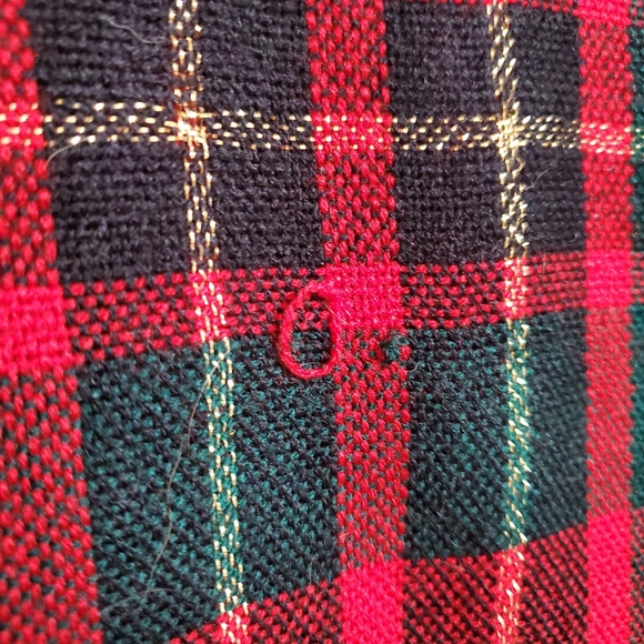 Christmas plaid tablecloth size 78 x 60 - Picture 2 of 4